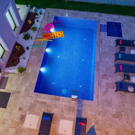 Exclusive With Private Pool, 1005 * 페티예